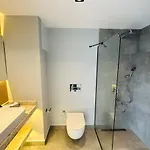 S-cape Szálloda *