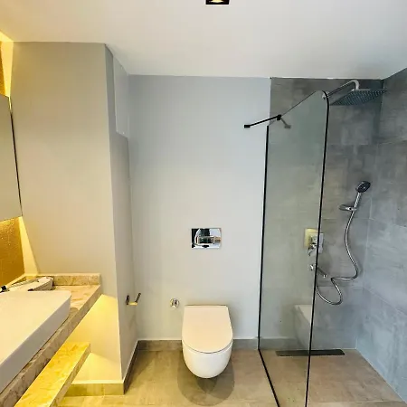 S-cape Otel *