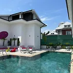 Otel S-cape *