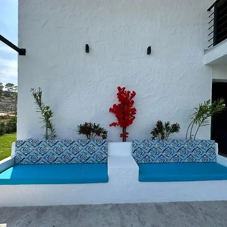 S-cape Otel *