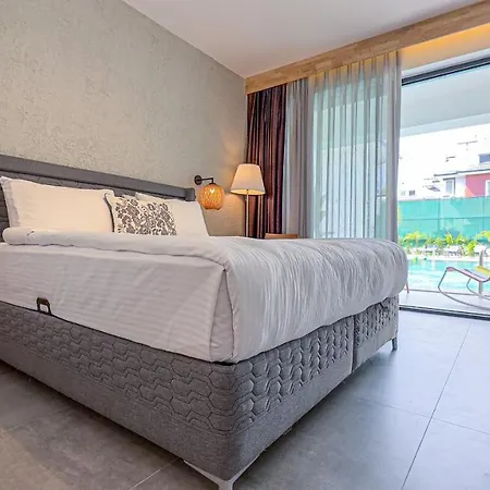 S-cape Hotel *