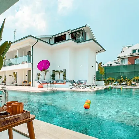 Hotel S-cape *