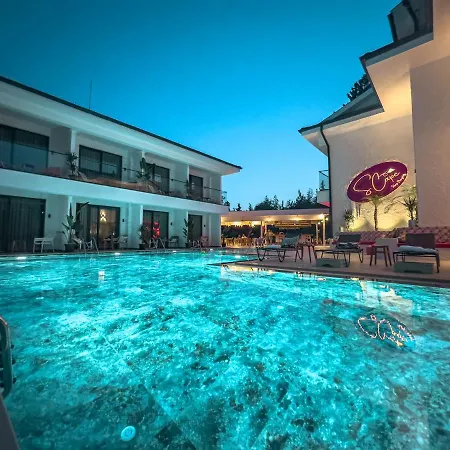 S-cape Hotel