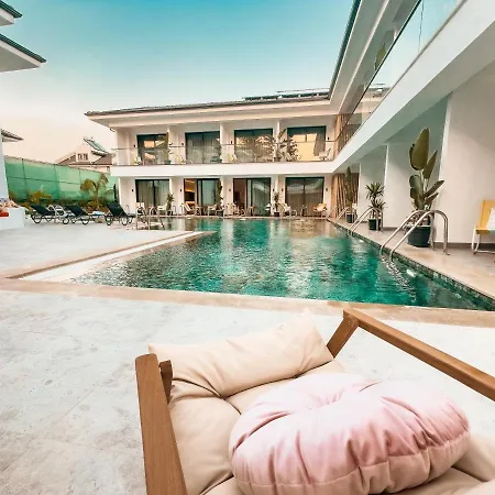 Hotel S-cape *