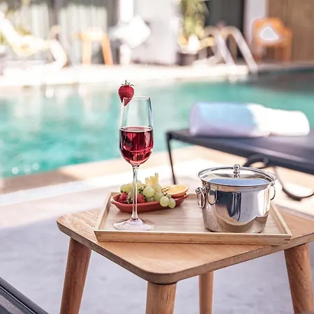 S-cape Hotel *