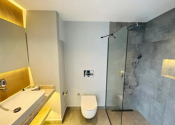 S-cape Hotel *