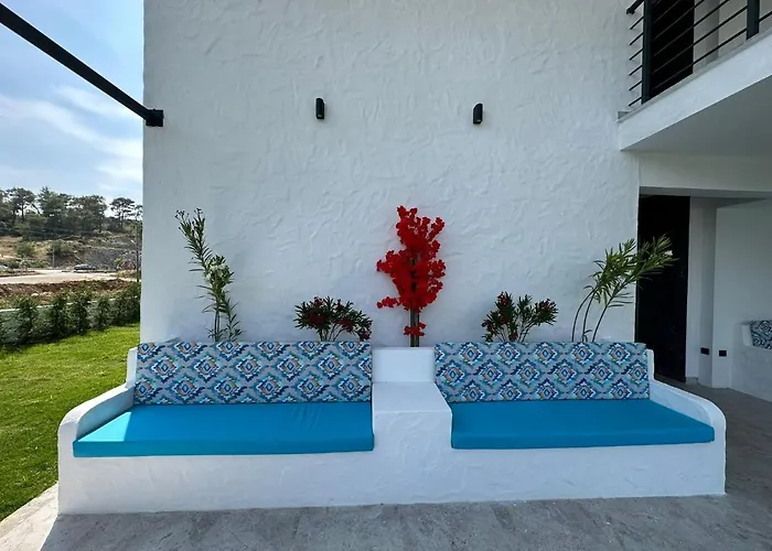 S-cape Hotel *