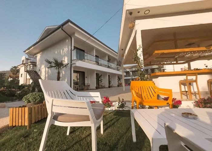 Hotel S-cape *