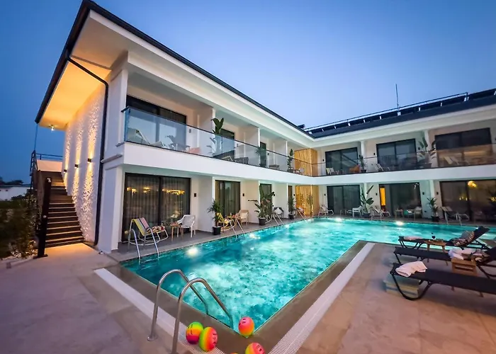S-cape Hotel