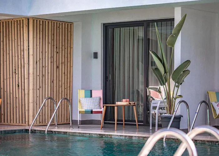 S-cape Hotel