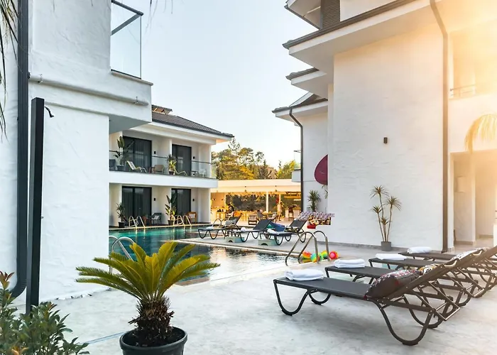 S-cape Hotel