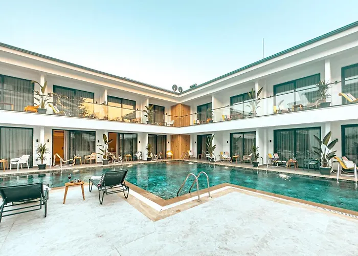 S-cape Hotel *