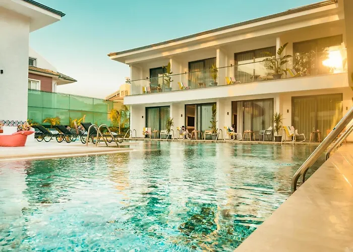 S-cape Hotel *
