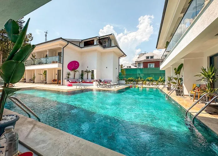 S-cape Hotel
